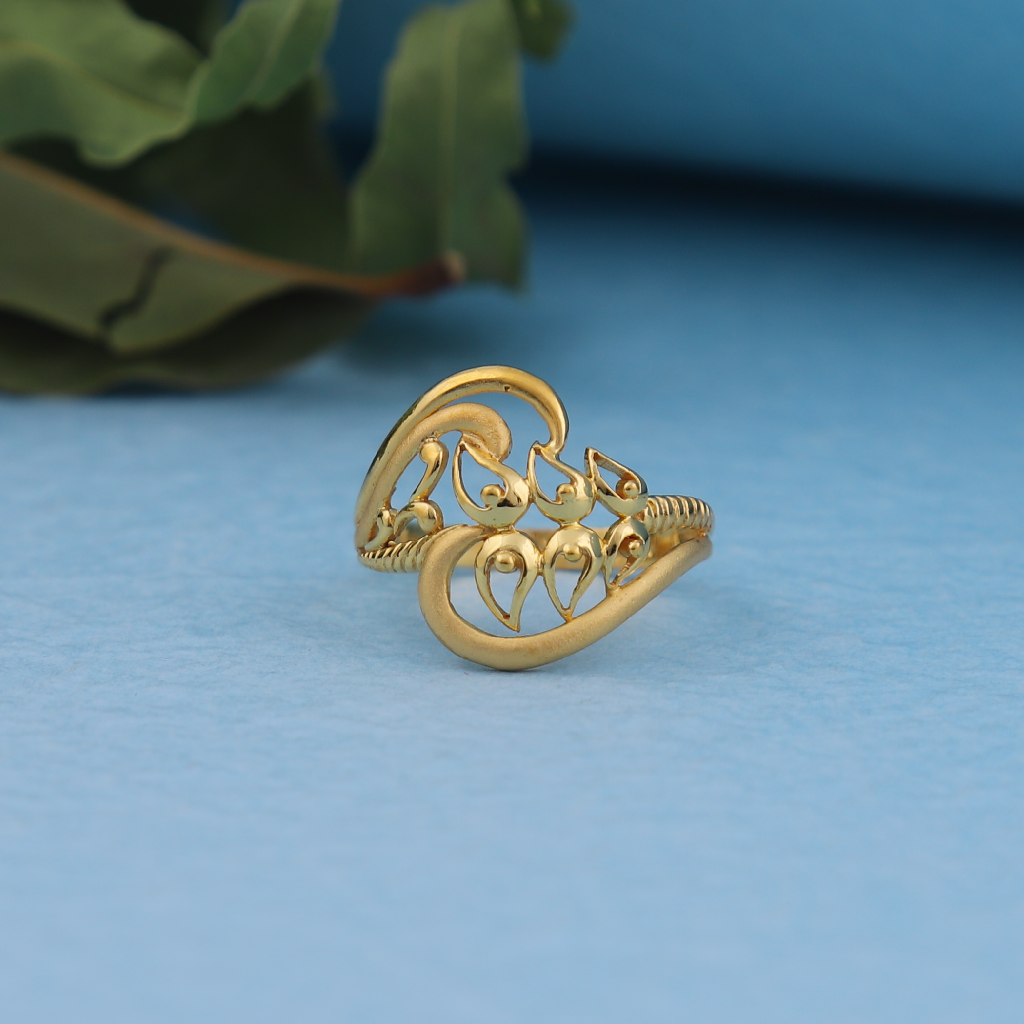 Gold Bombe Ring – STONE AND STRAND